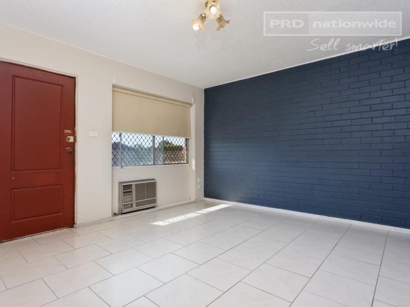 1/4 Nordlingen Drive, Tolland NSW 2650