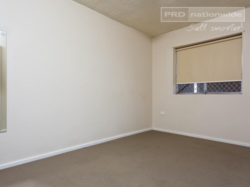 1/4 Nordlingen Drive, Tolland NSW 2650