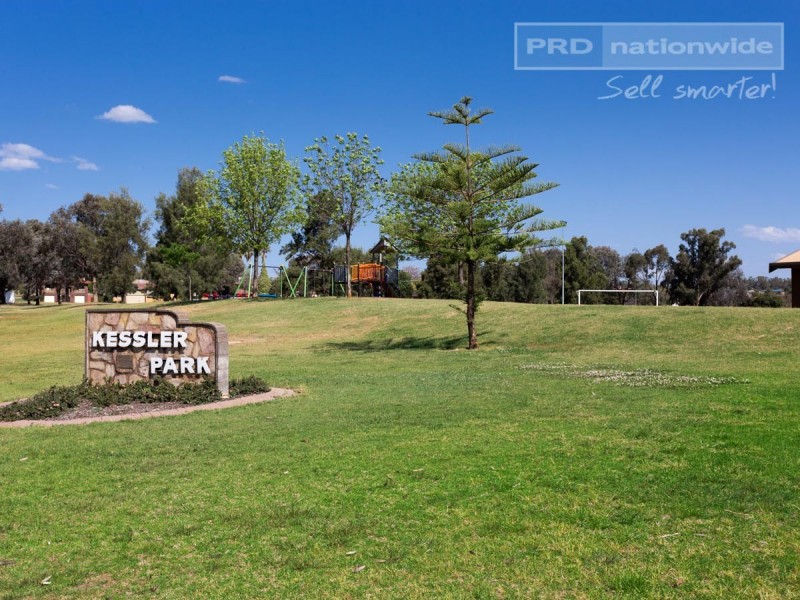 1/4 Nordlingen Drive, Tolland NSW 2650
