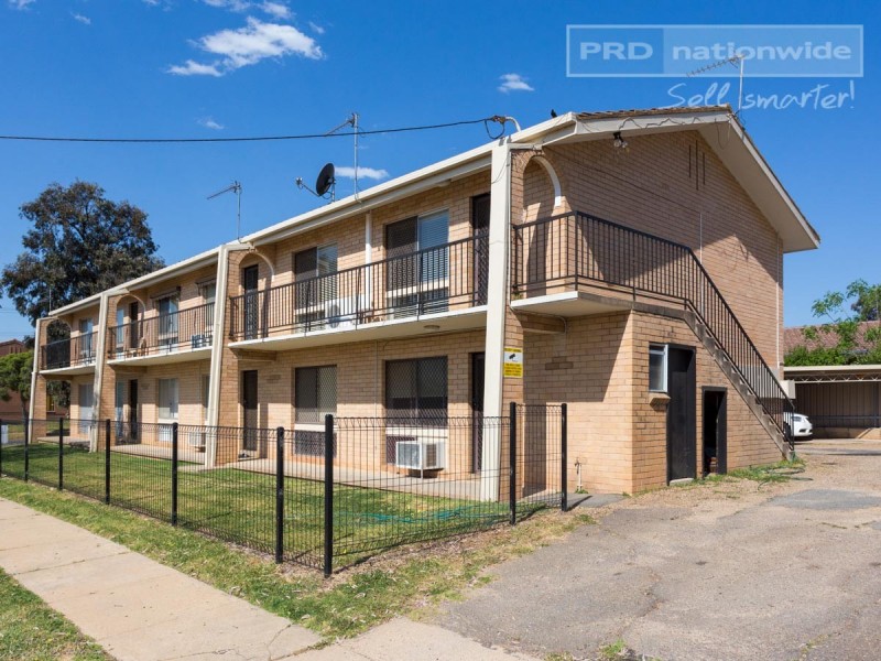 1/4 Nordlingen Drive, Tolland NSW 2650