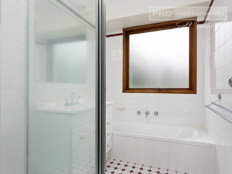 6 Pugsley Avenue, Estella NSW 2650