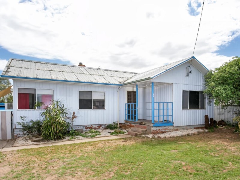 33 Blamey Street, Turvey Park NSW 2650