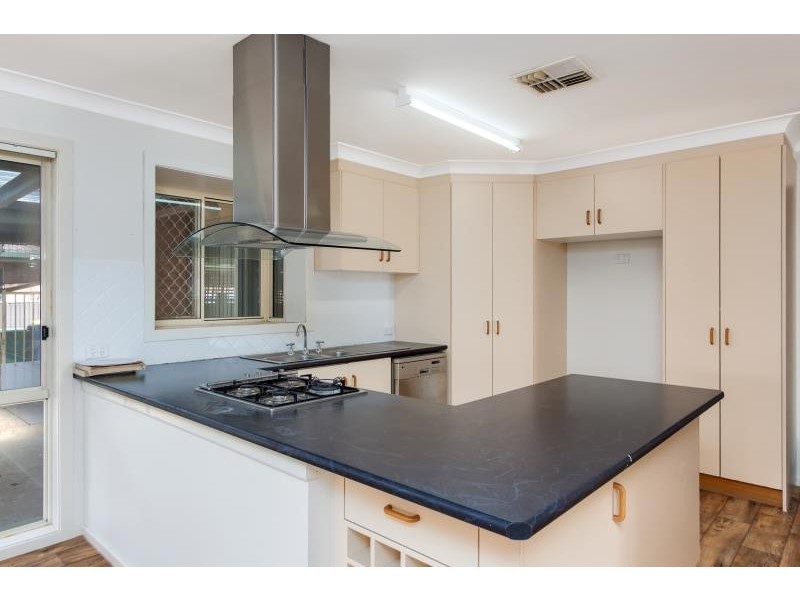 112 Undurra Drive, Glenfield Park NSW 2650