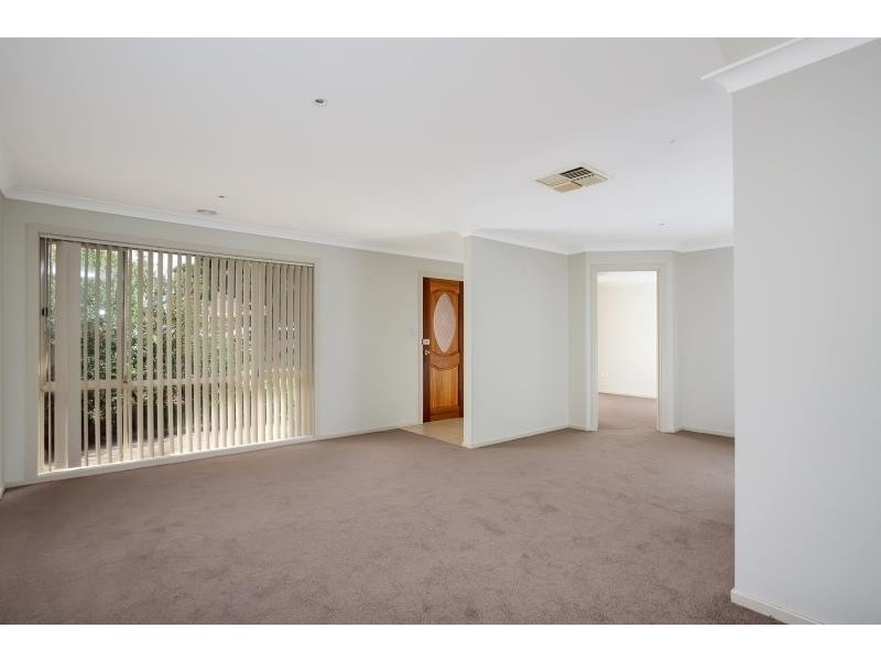 112 Undurra Drive, Glenfield Park NSW 2650