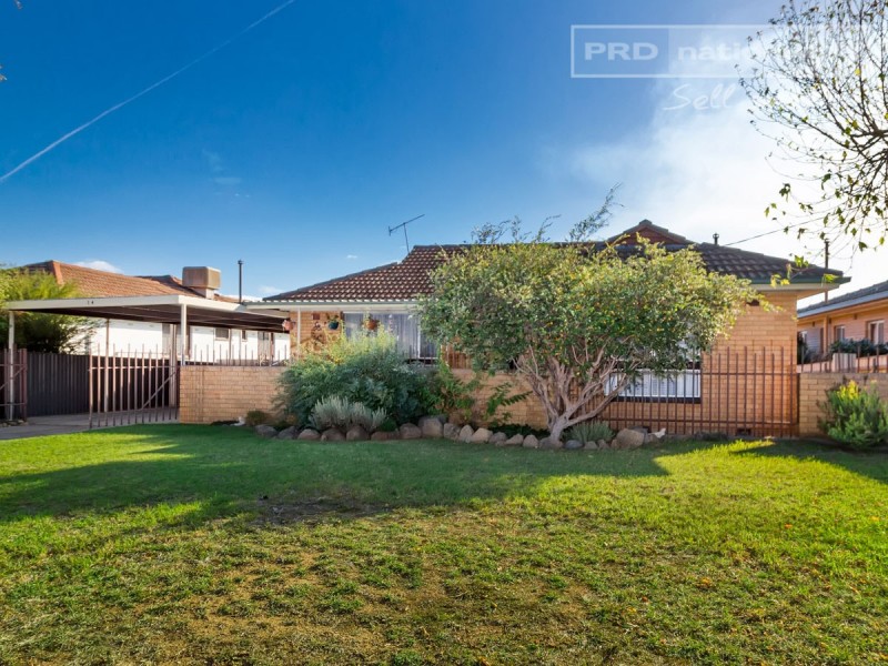 14 Cobb Street, Tolland NSW 2650