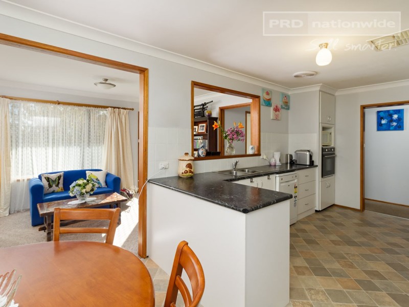 14 Cobb Street, Tolland NSW 2650