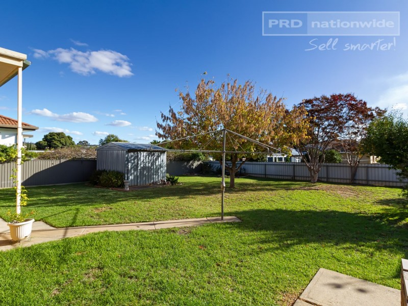 14 Cobb Street, Tolland NSW 2650