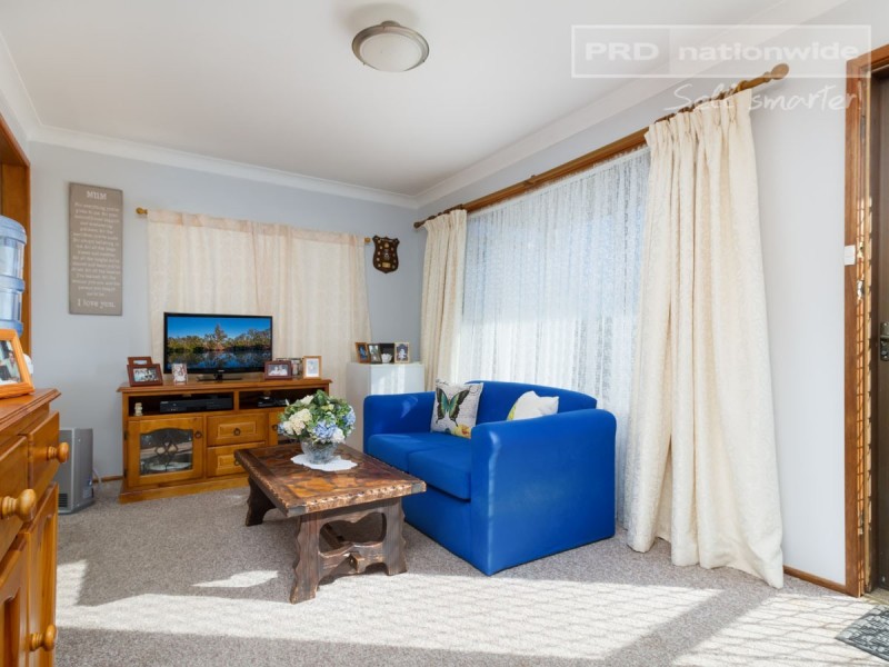 14 Cobb Street, Tolland NSW 2650
