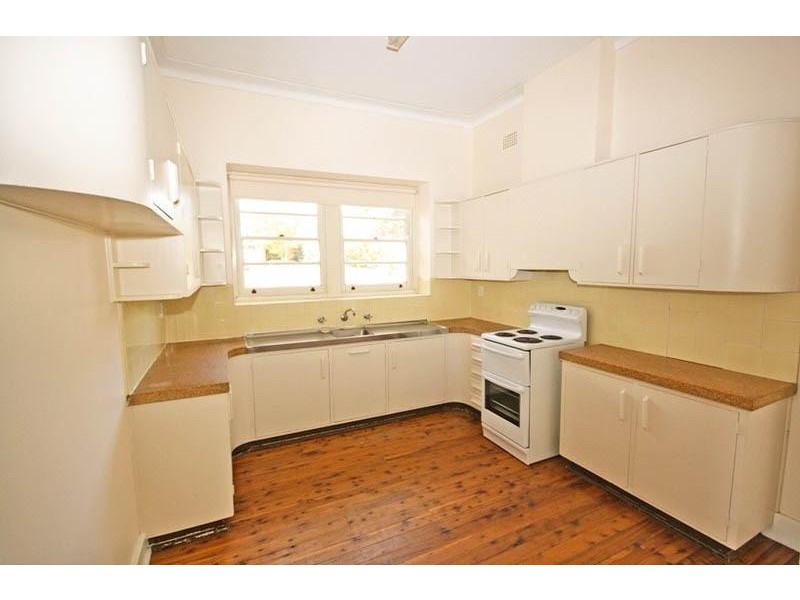 48 Blamey Street, Turvey Park NSW 2650