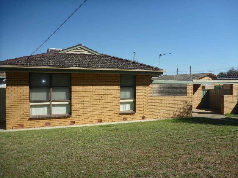 2 Cobb Street, Tolland NSW 2650