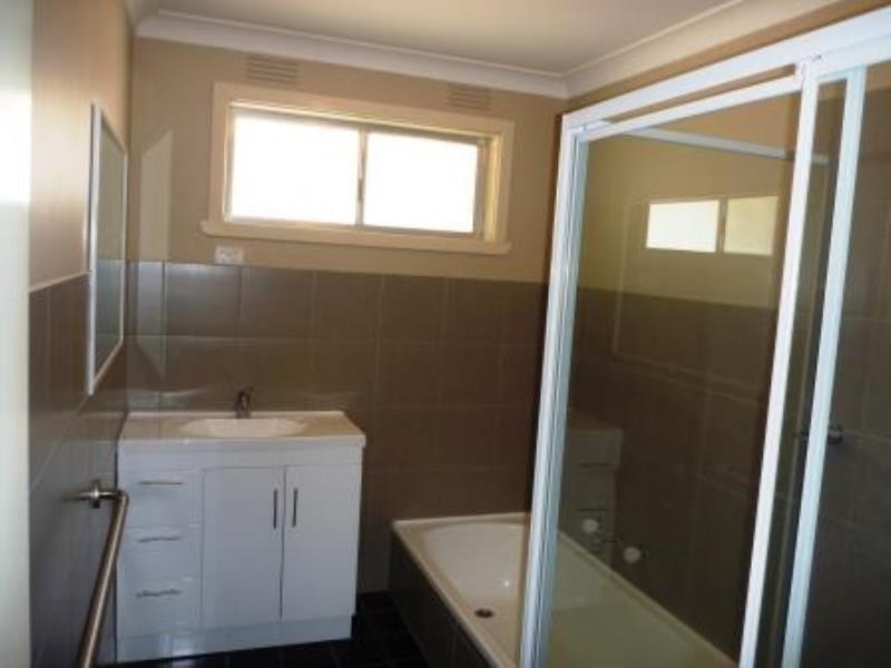 2 Cobb Street, Tolland NSW 2650