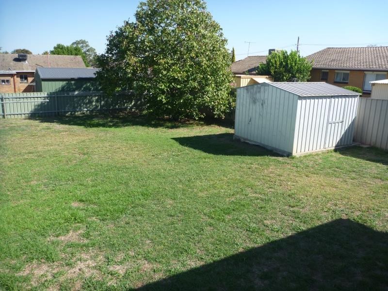 2 Cobb Street, Tolland NSW 2650