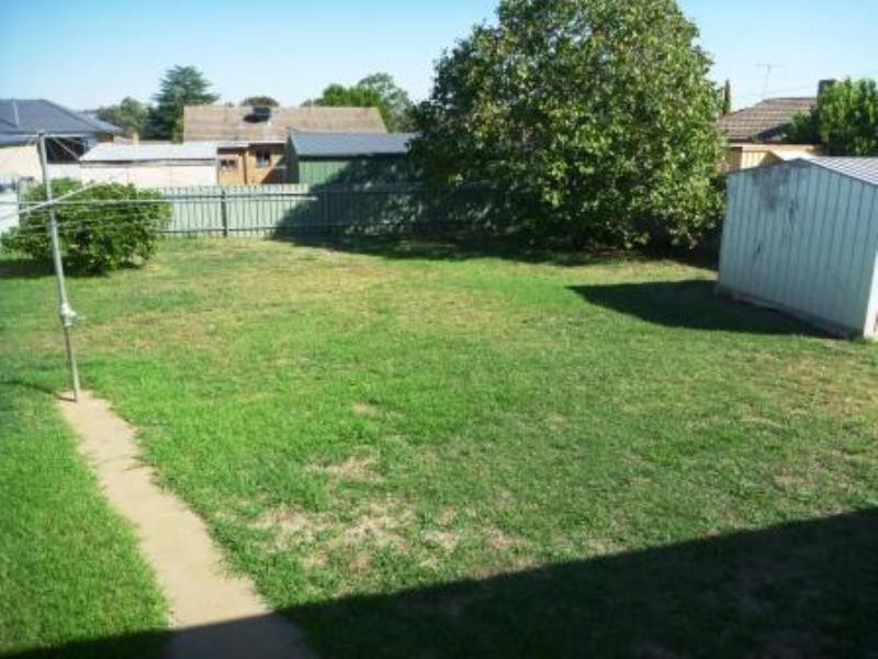 2 Cobb Street, Tolland NSW 2650