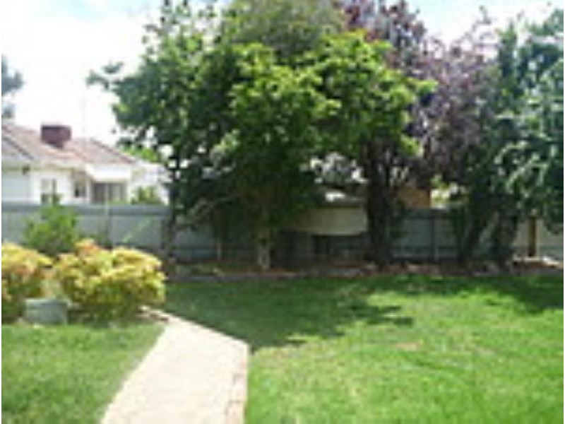 35 Fernleigh Road, Mount Austin NSW 2650