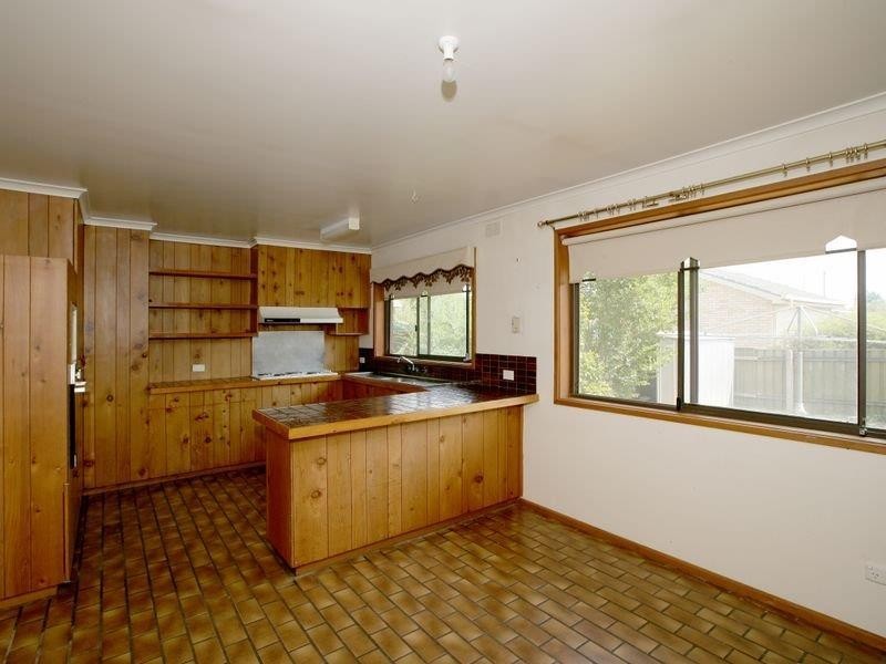 17 Fraser Street, Mount Austin NSW 2650