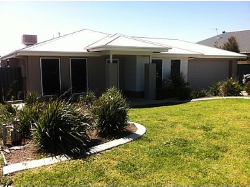 12 Hazelwood Drive, Forest Hill NSW 2651