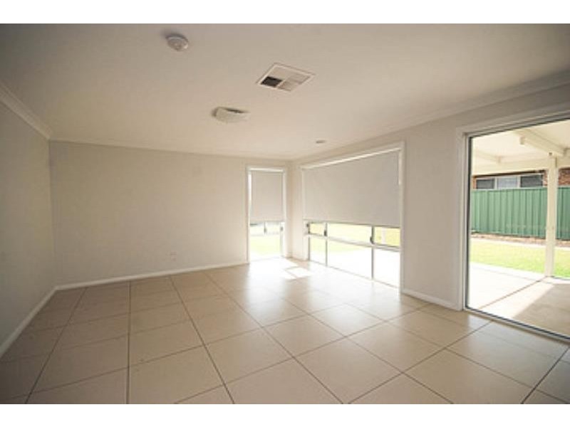 12 Hazelwood Drive, Forest Hill NSW 2651