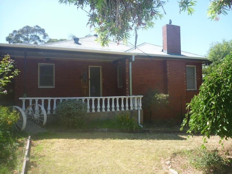105 Macleay Street, Turvey Park NSW 2650