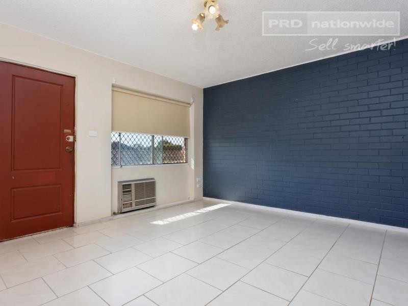 1/4 Nordlingen Drive, Tolland NSW 2650