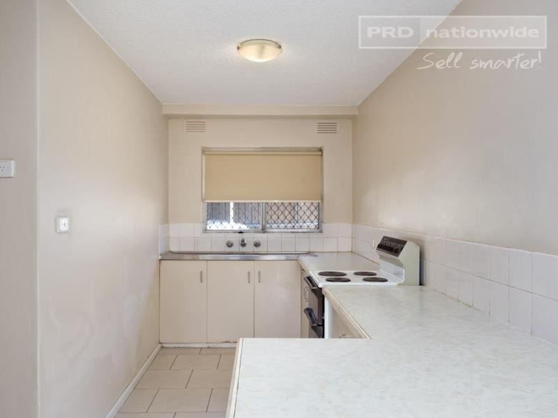 1/4 Nordlingen Drive, Tolland NSW 2650