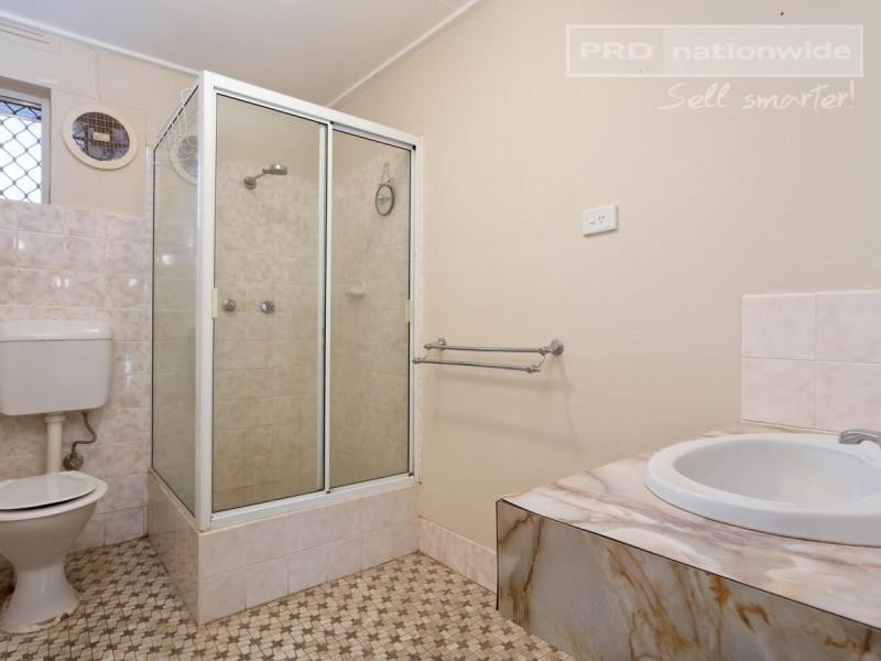 1/4 Nordlingen Drive, Tolland NSW 2650