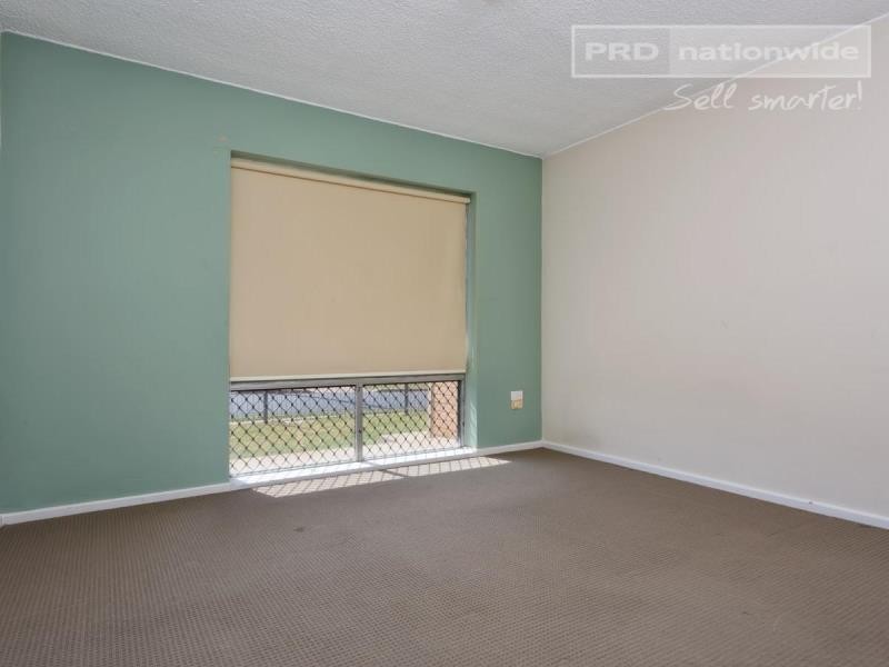 1/4 Nordlingen Drive, Tolland NSW 2650