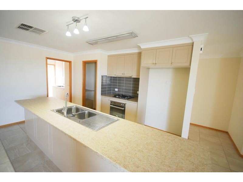 42 Rainbow Drive, Estella NSW 2650