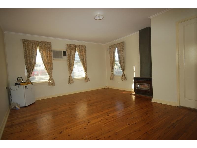 50 Gilmore Avenue, Mount Austin NSW 2650