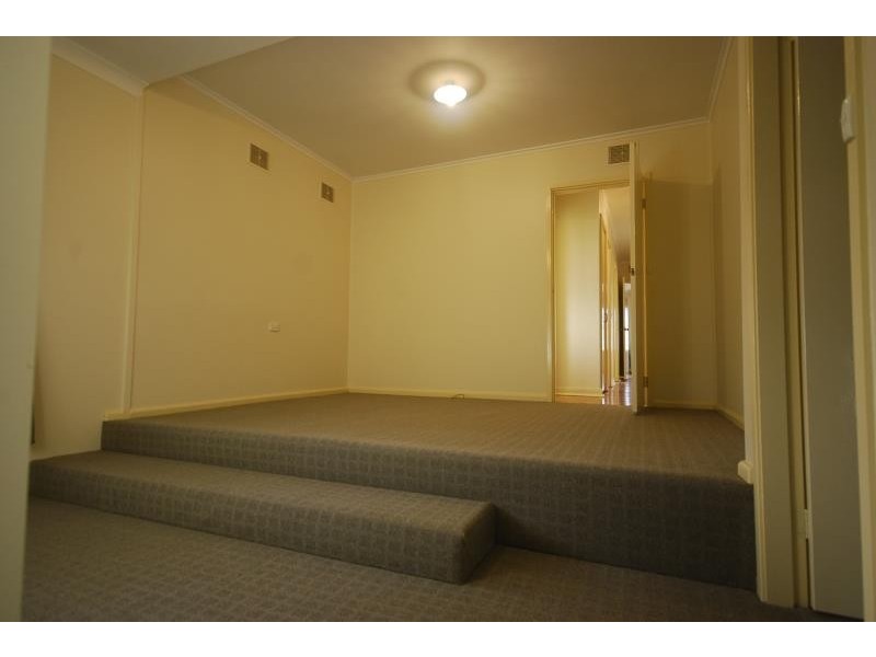 50 Gilmore Avenue, Mount Austin NSW 2650