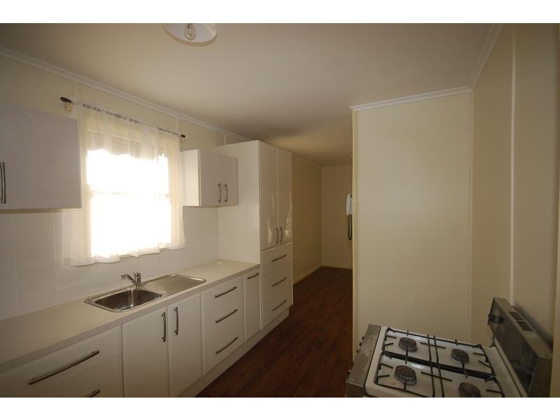 50 Gilmore Avenue, Mount Austin NSW 2650