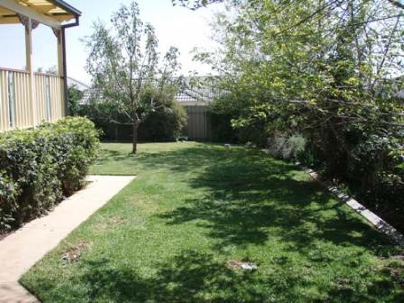 19 Cowan Place, Lloyd NSW 2650