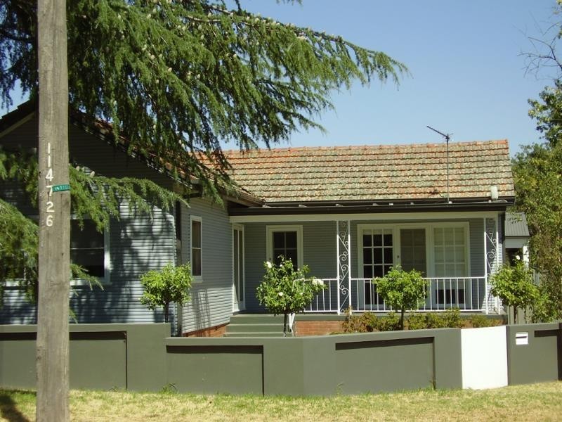 2 Rudd Street, Turvey Park NSW 2650