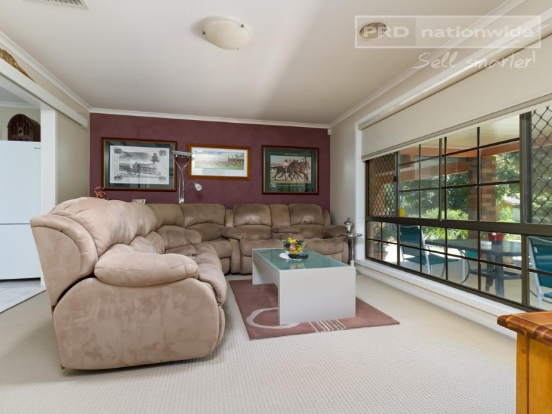 14 Vanda Street, Lake Albert NSW 2650