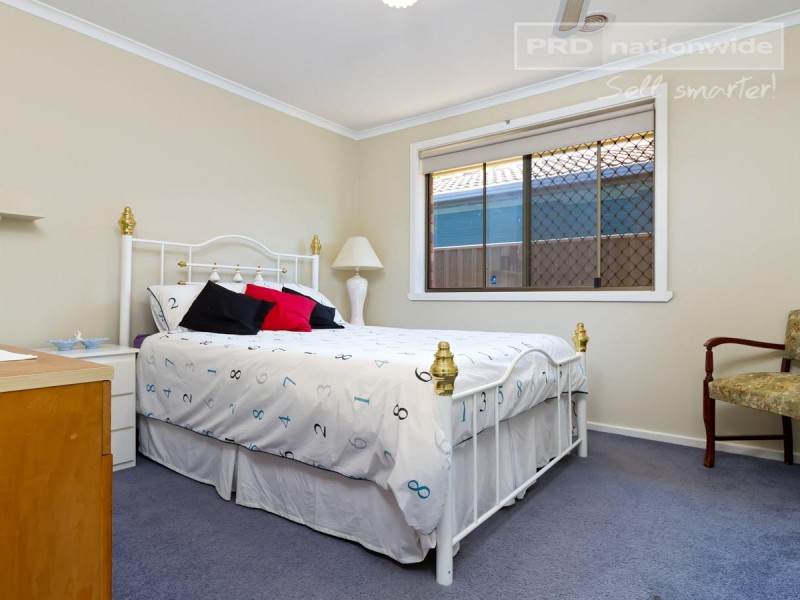 14 Vanda Street, Lake Albert NSW 2650