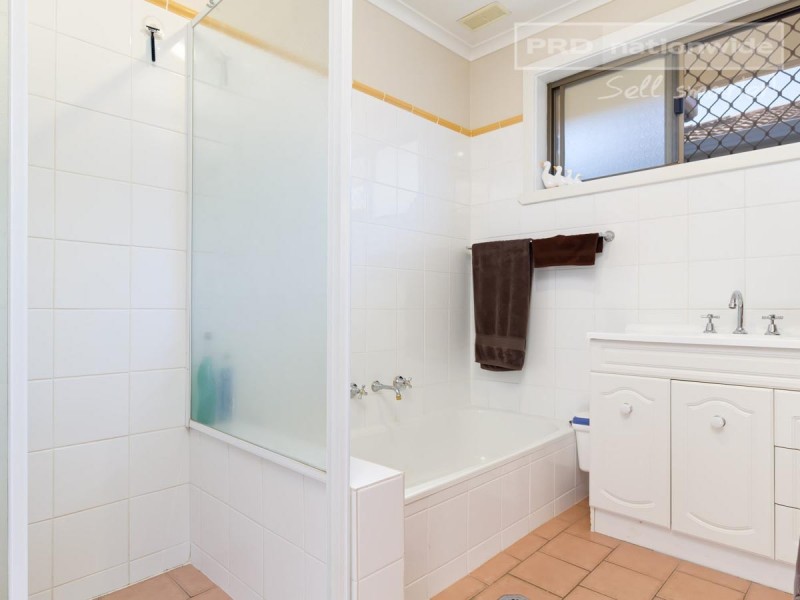 14 Vanda Street, Lake Albert NSW 2650