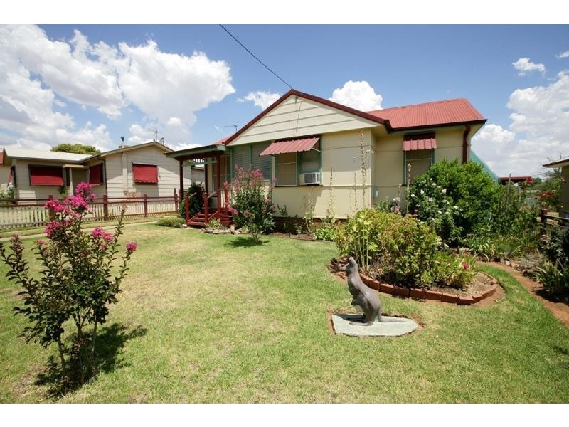 16 McDonough Avenue, Mount Austin NSW 2650