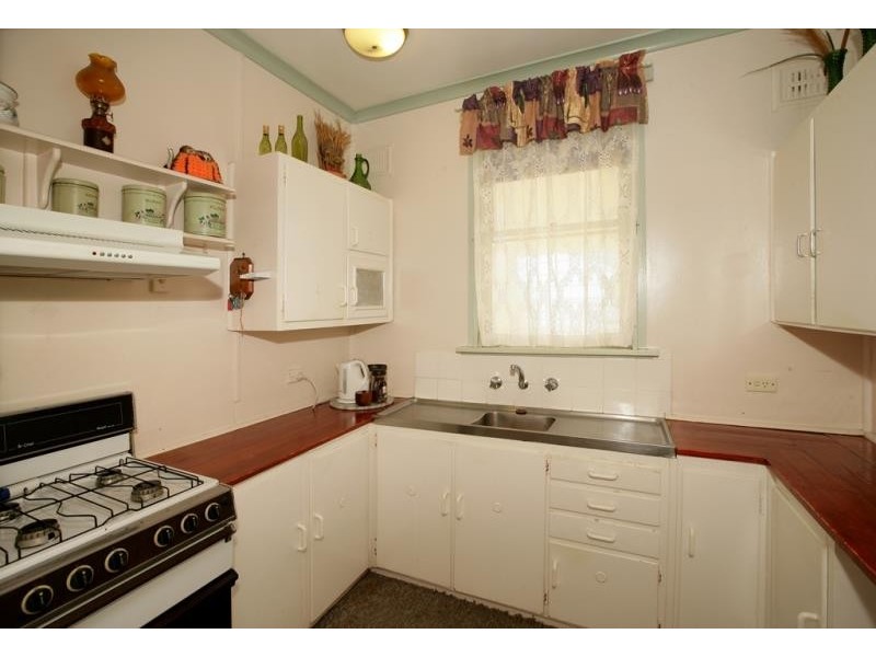 16 McDonough Avenue, Mount Austin NSW 2650