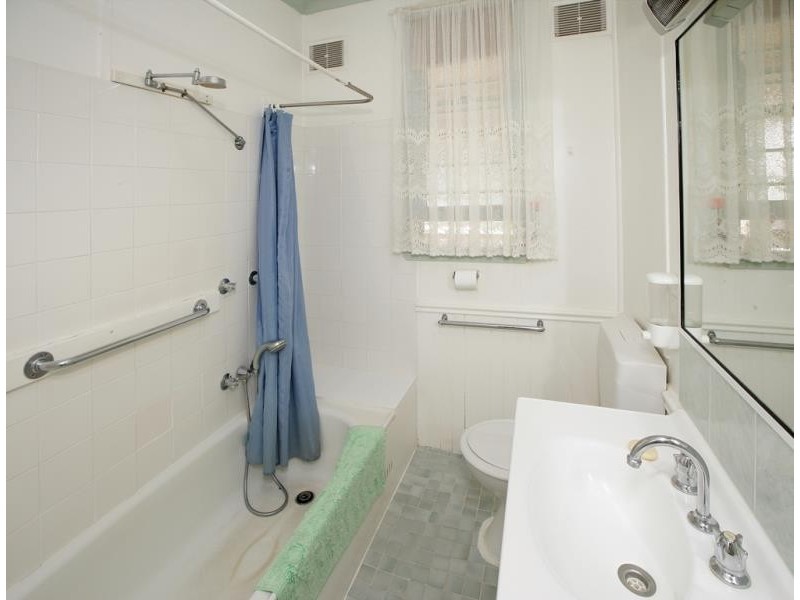 16 McDonough Avenue, Mount Austin NSW 2650