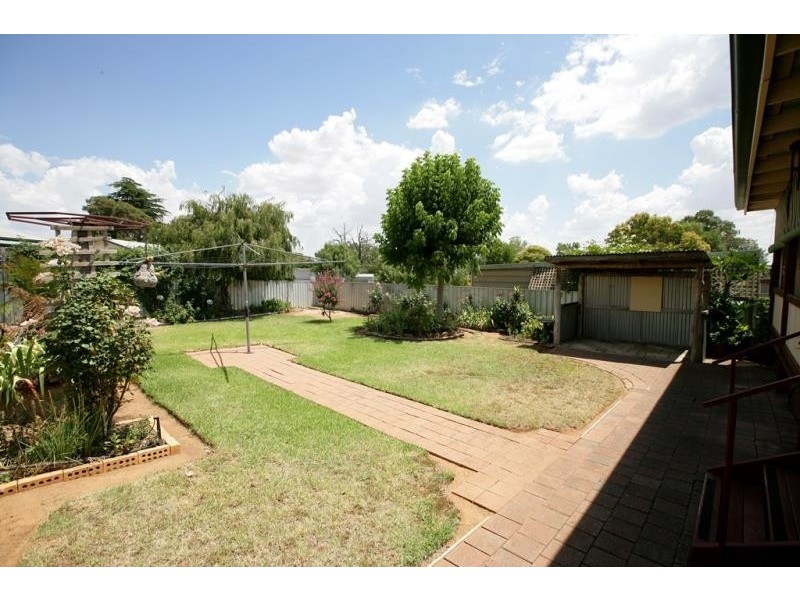 16 McDonough Avenue, Mount Austin NSW 2650