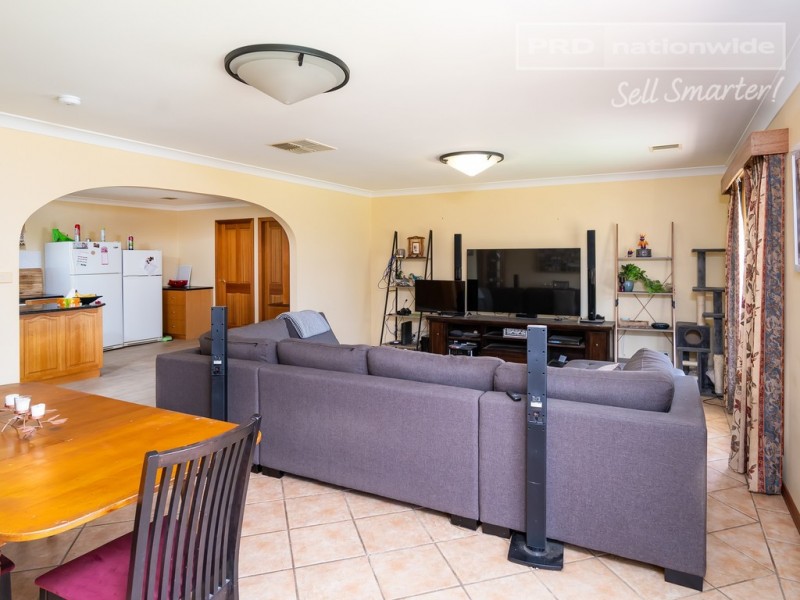 18 Patamba Street, Kooringal NSW 2650