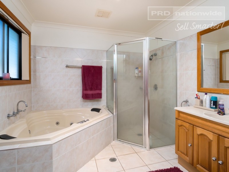 18 Patamba Street, Kooringal NSW 2650