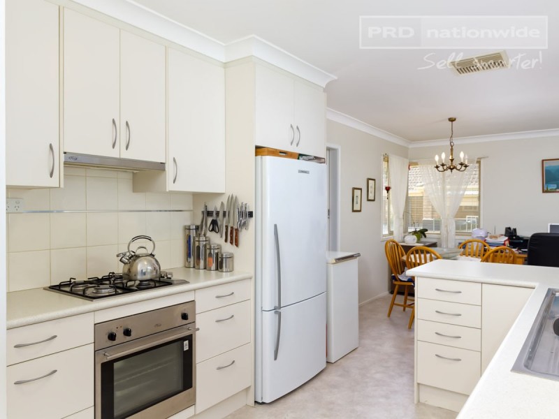 9 Holloway Street, Tolland NSW 2650