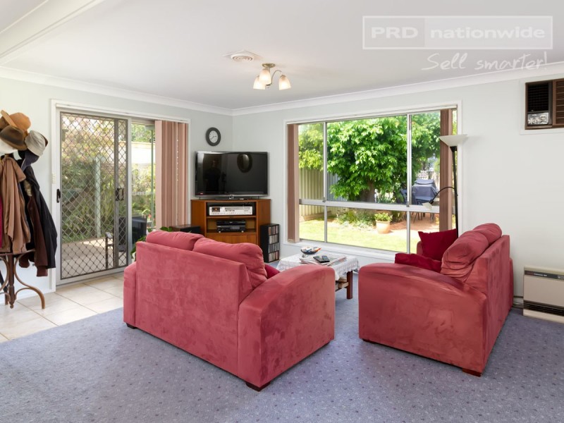 9 Holloway Street, Tolland NSW 2650