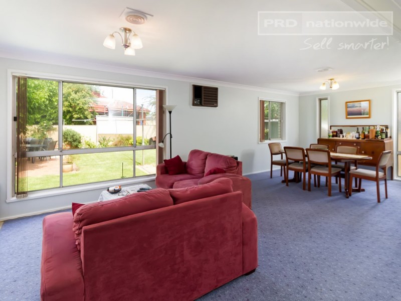 9 Holloway Street, Tolland NSW 2650