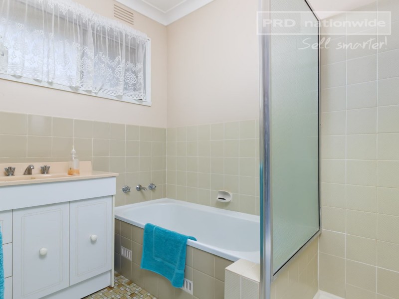 9 Holloway Street, Tolland NSW 2650