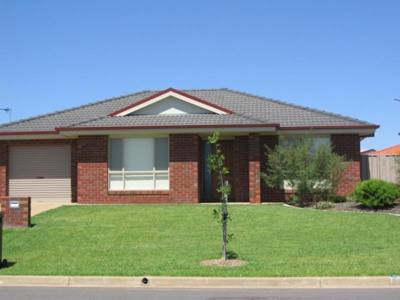 35 Kimba Drive, Glenfield Park NSW 2650