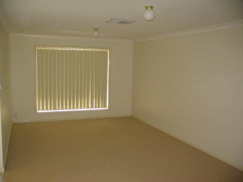 35 Kimba Drive, Glenfield Park NSW 2650