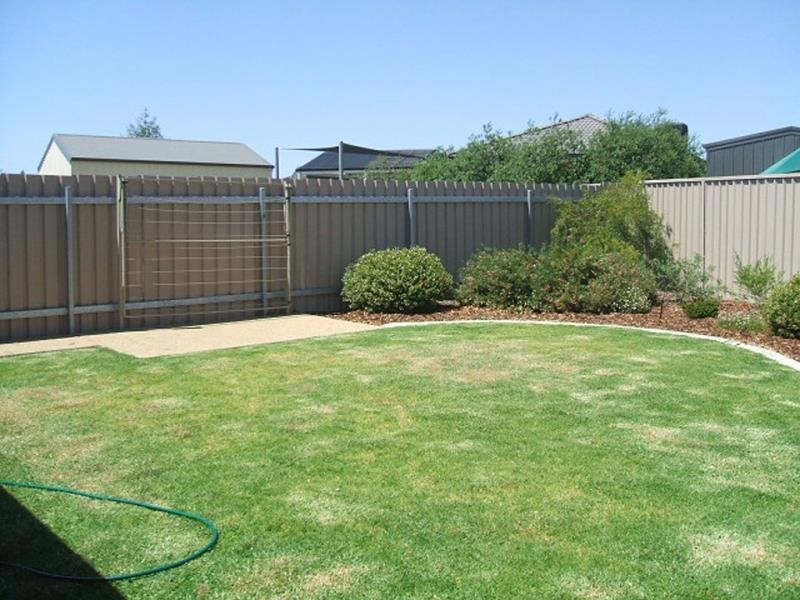 35 Kimba Drive, Glenfield Park NSW 2650