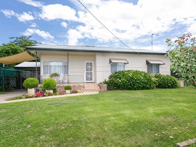 42 Plumpton Road, Kooringal NSW 2650