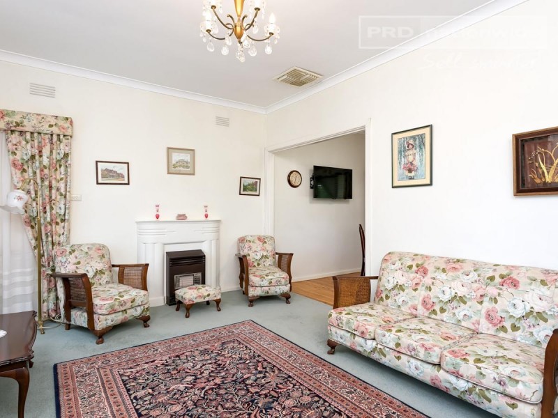 42 Plumpton Road, Kooringal NSW 2650